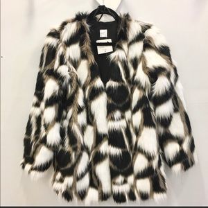 Selfie Leslie fabulous faux fur patch jacket